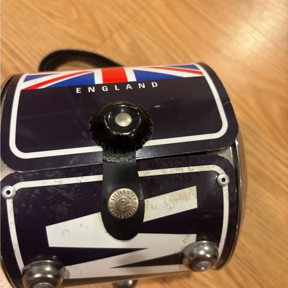 novelty purse/handbag.  UK license plate with hubcap sides. - Picture 3 of 4